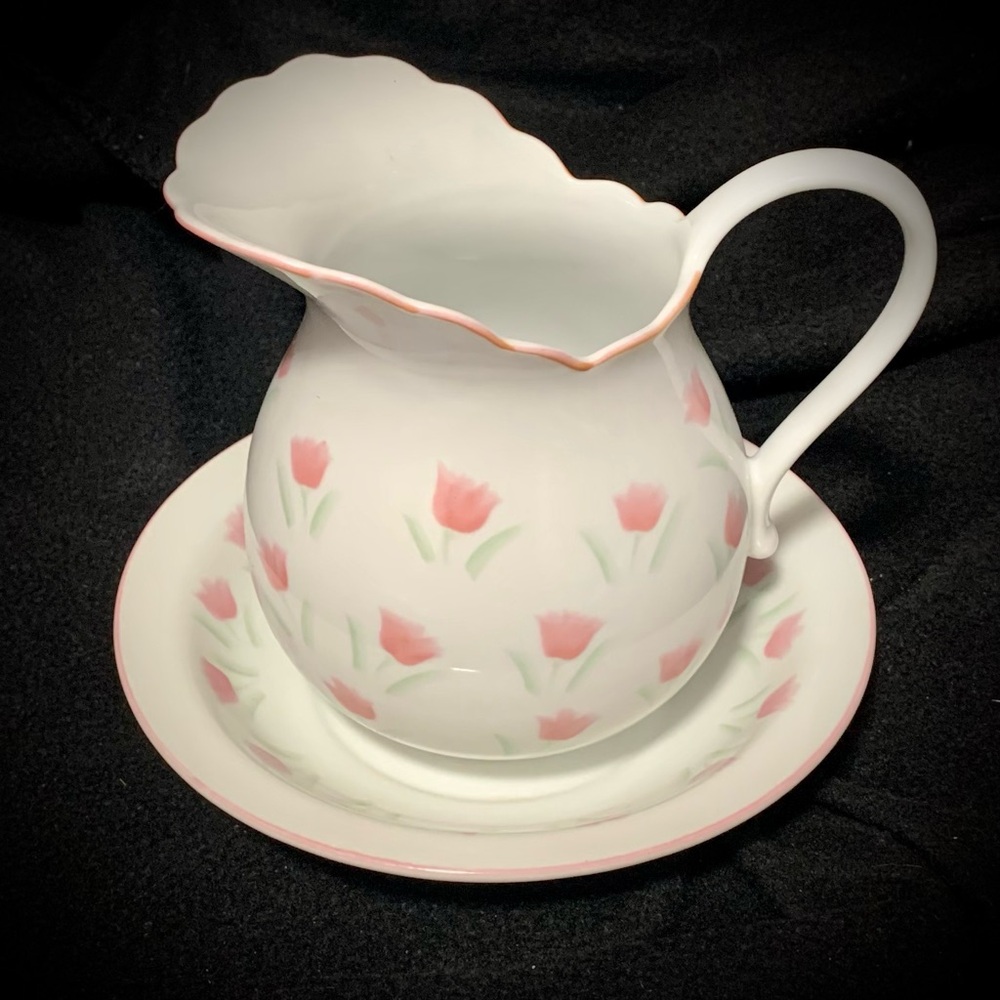 🌷Vintage LOREN by Andre Richard Japan Tulip Creamer & Saucer Set
